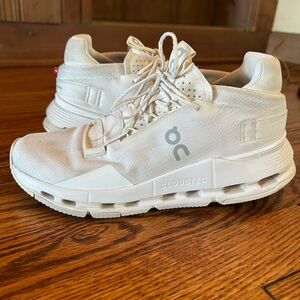 Women’s On Cloud sneakers size 6.5 Cloudnova 2 white